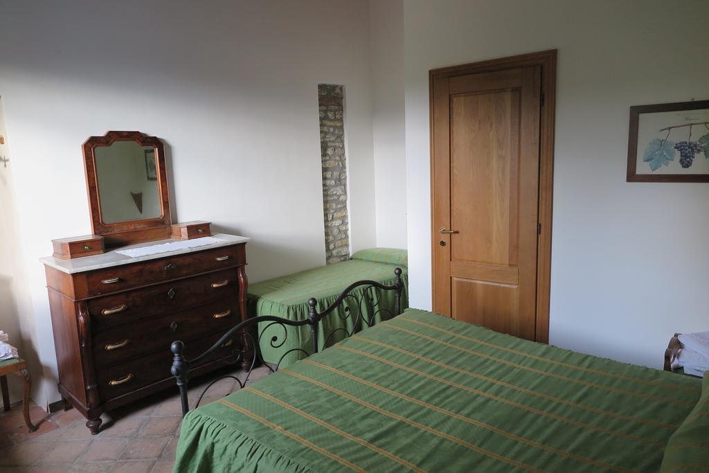 Agriturismo Rupestr Canelli Szoba fotó